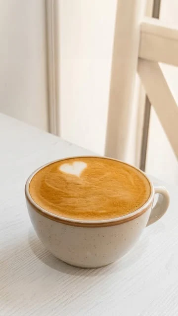 Café de Marialé con un corazón de espuma